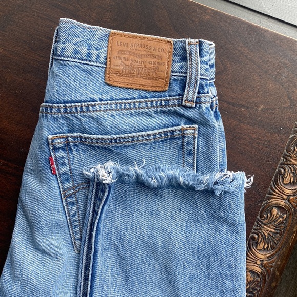 LEVI Wedgie Jeans - Picture 7 of 9